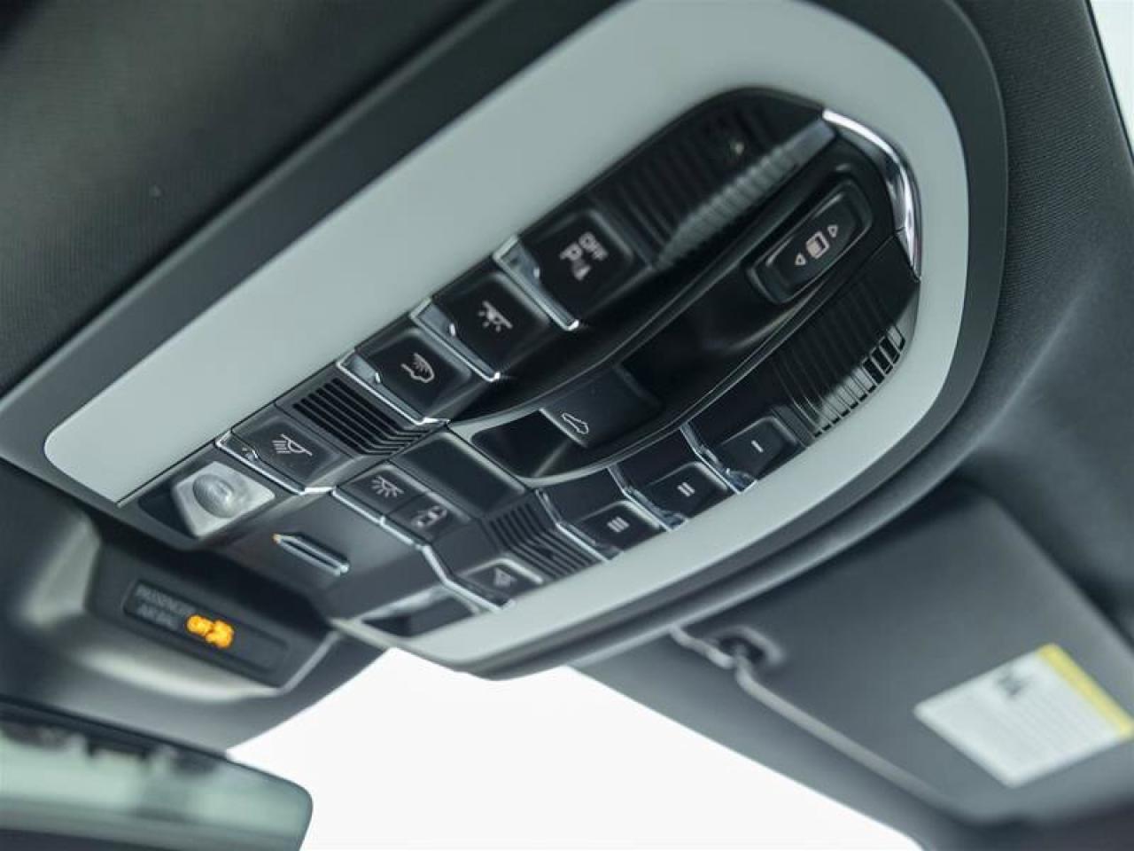 2024 Porsche Macan AWD White Photo