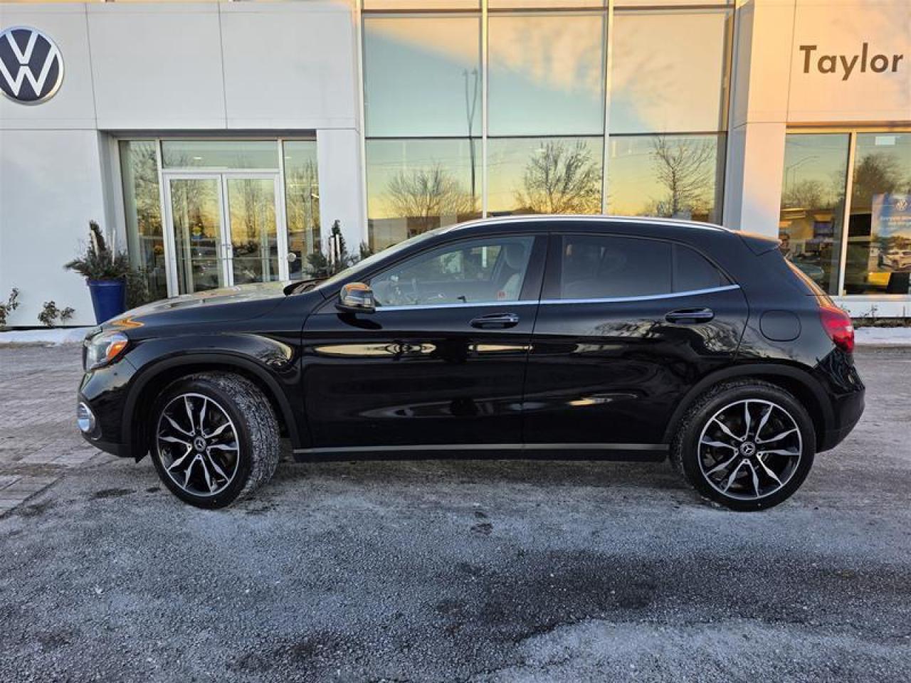 2018 Mercedes-Benz GLA250 4MATIC SUV Photo2