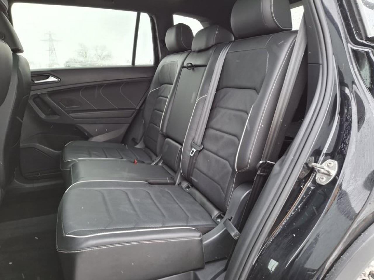 2023 Volkswagen Tiguan Highline R-Line 4Motion | Leather | Pano Roof | Heated Seats + Steering | Adaptive Cruise and More ! Photo