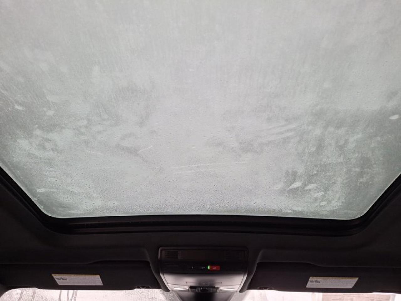 2023 Volkswagen Tiguan Highline R-Line 4Motion | Leather | Pano Roof | Heated Seats + Steering | Adaptive Cruise and More ! Photo