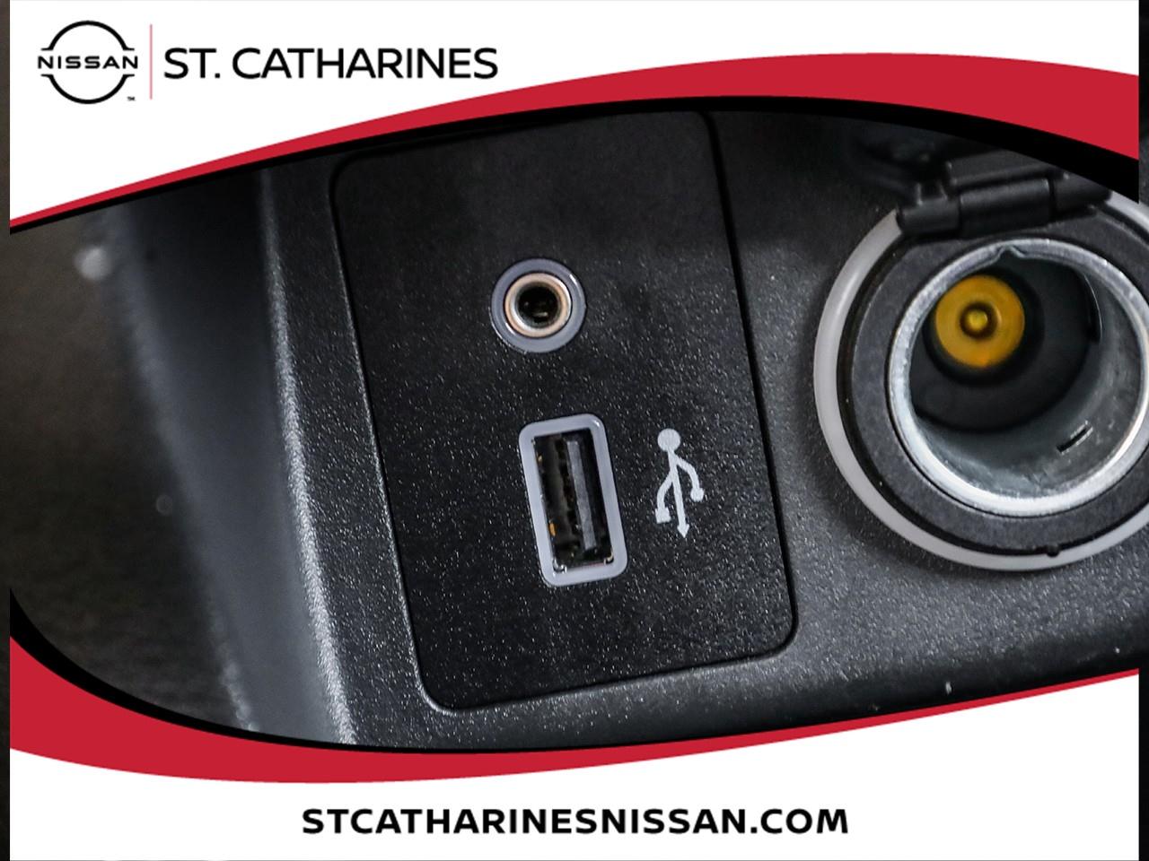 2020 Nissan Kicks SR Photo