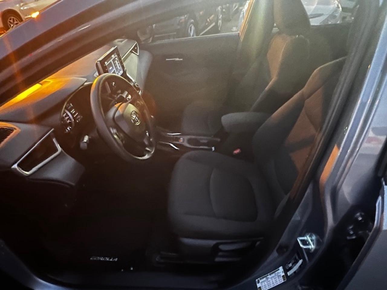 2020 Toyota Corolla LE Photo