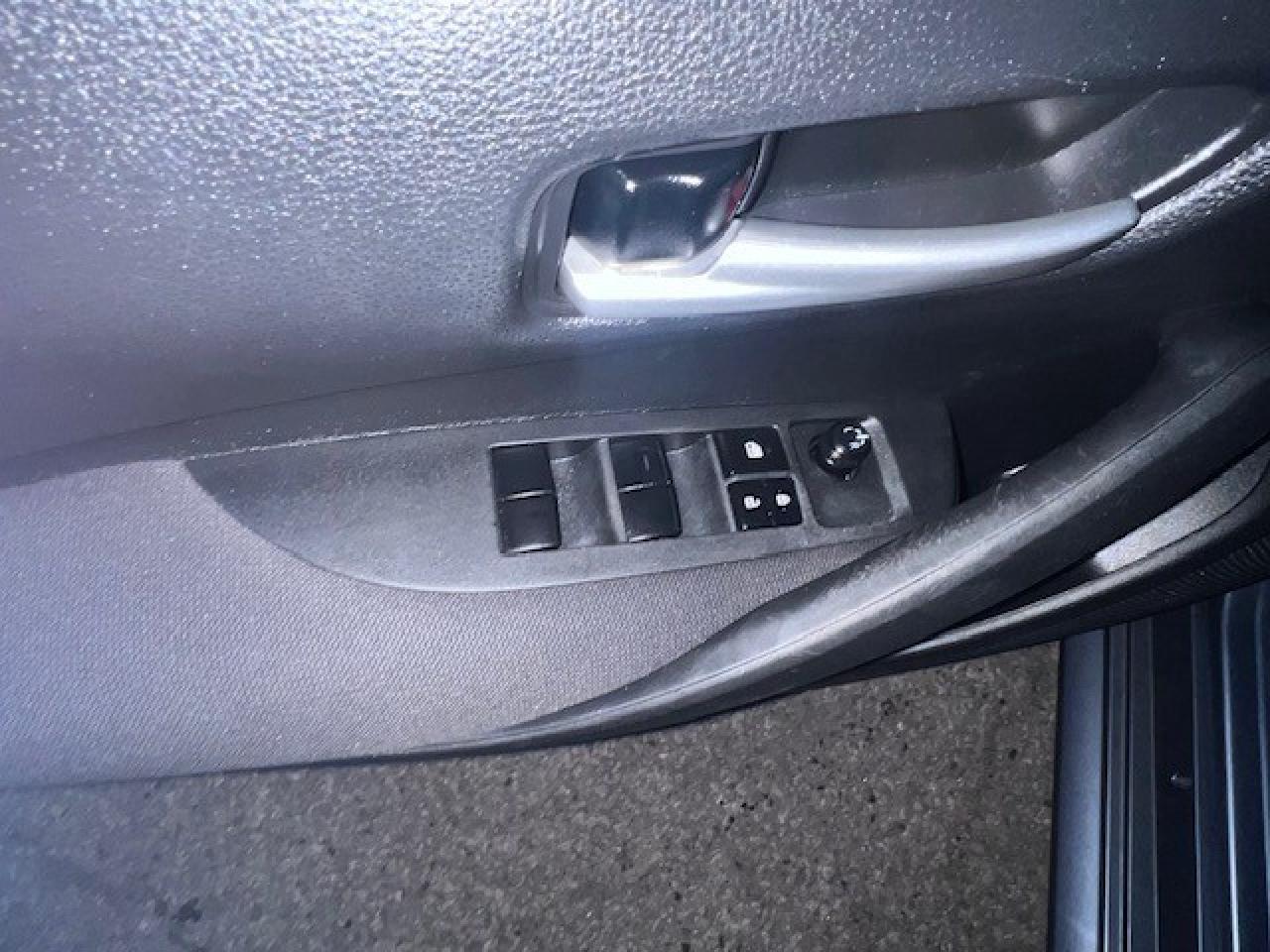 2020 Toyota Corolla LE Photo