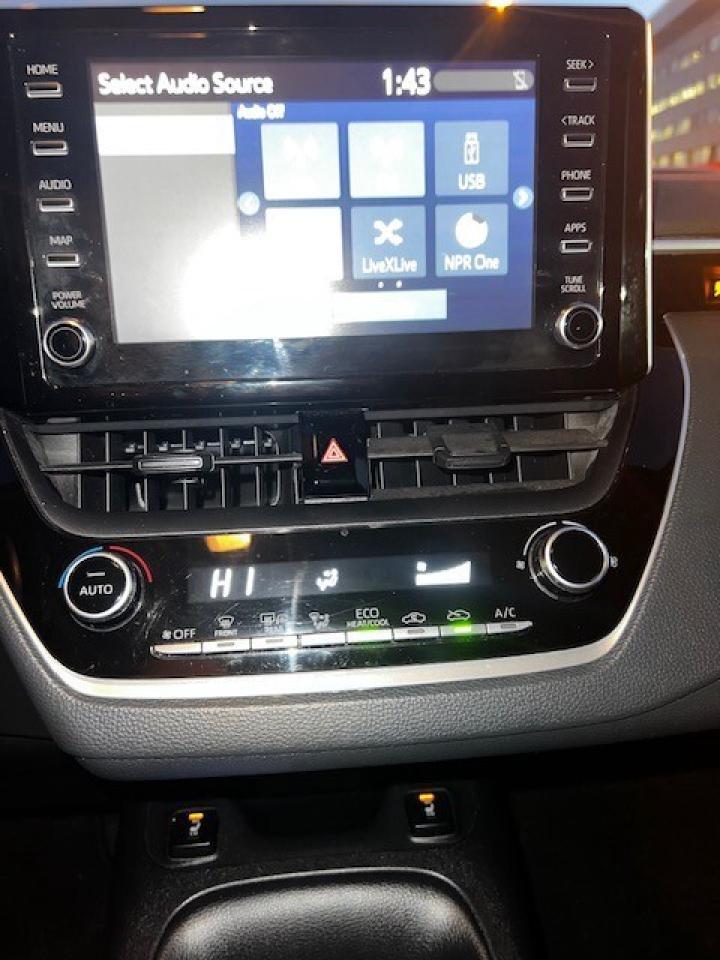 2020 Toyota Corolla LE Photo