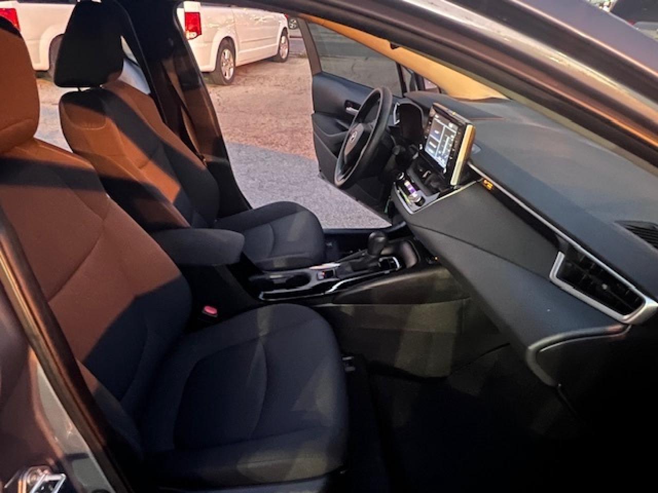 2020 Toyota Corolla LE Photo