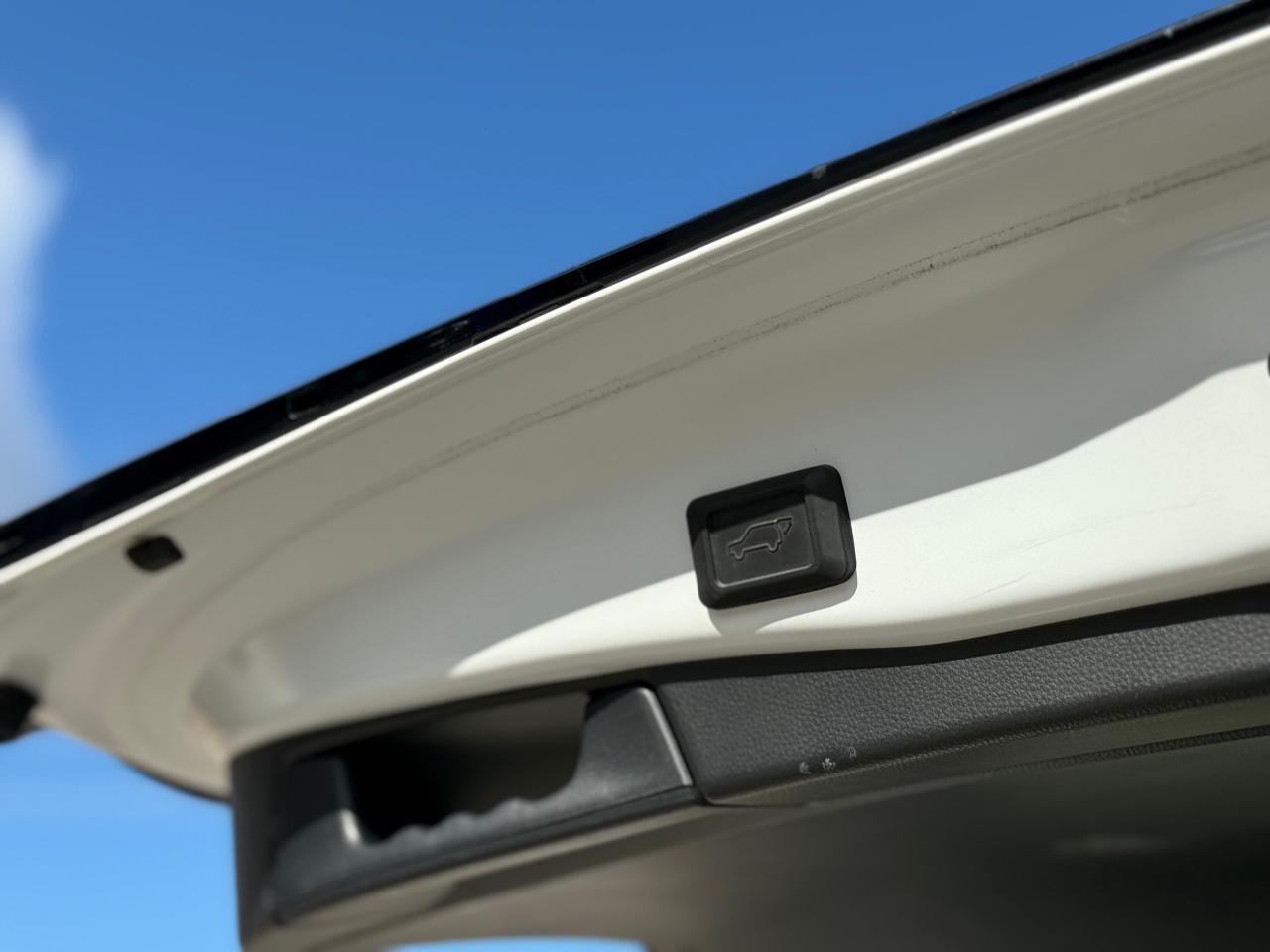 2023 Toyota RAV4 Prime XSE   AWD   PLUG-IN HYBRID   NO ACCIDENT   ONE OWN Photo