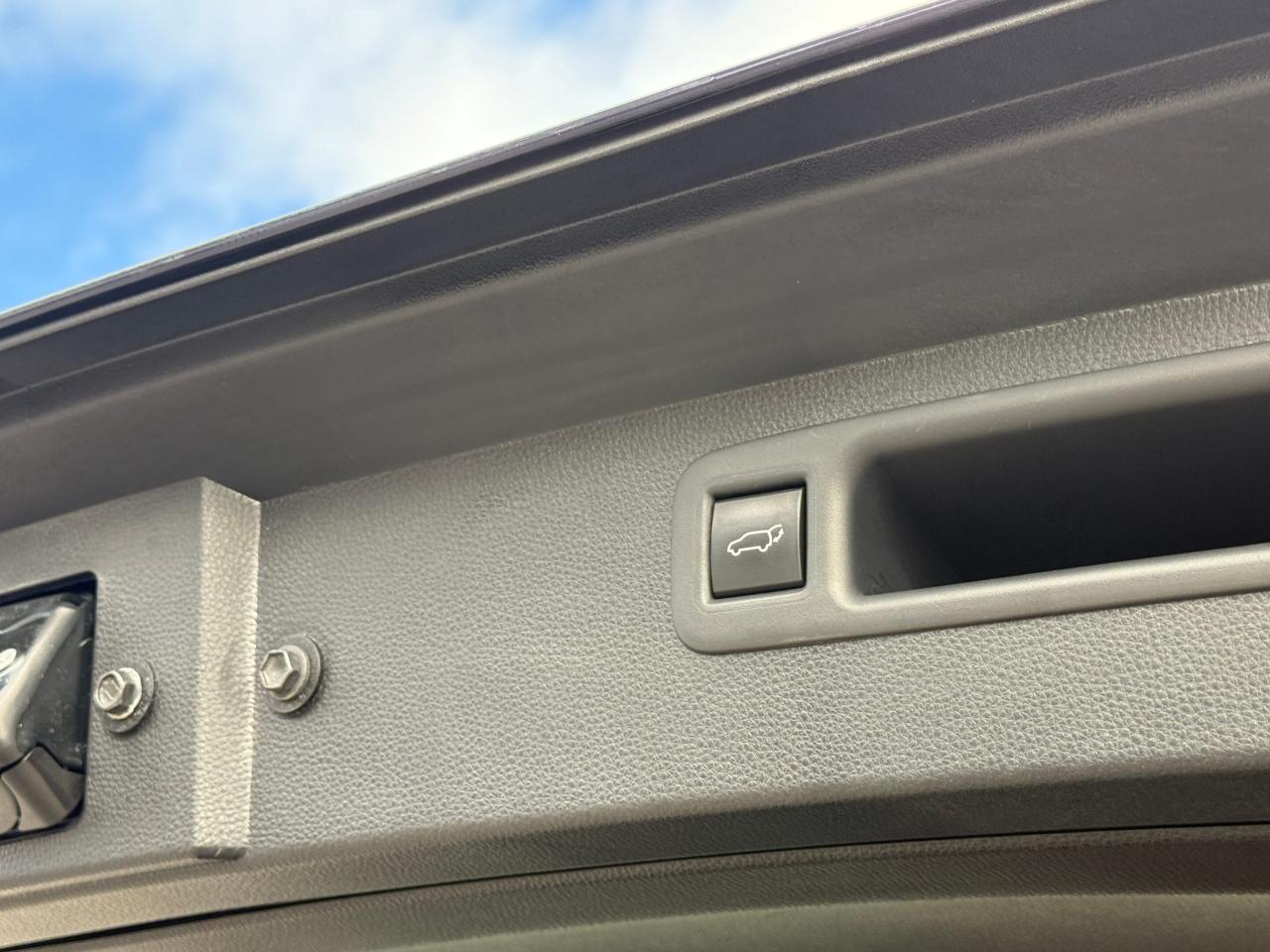 2022 Toyota Highlander XSE   AWD   NO ACCIDENT   SUNROOF   RED LEATHER SE Photo