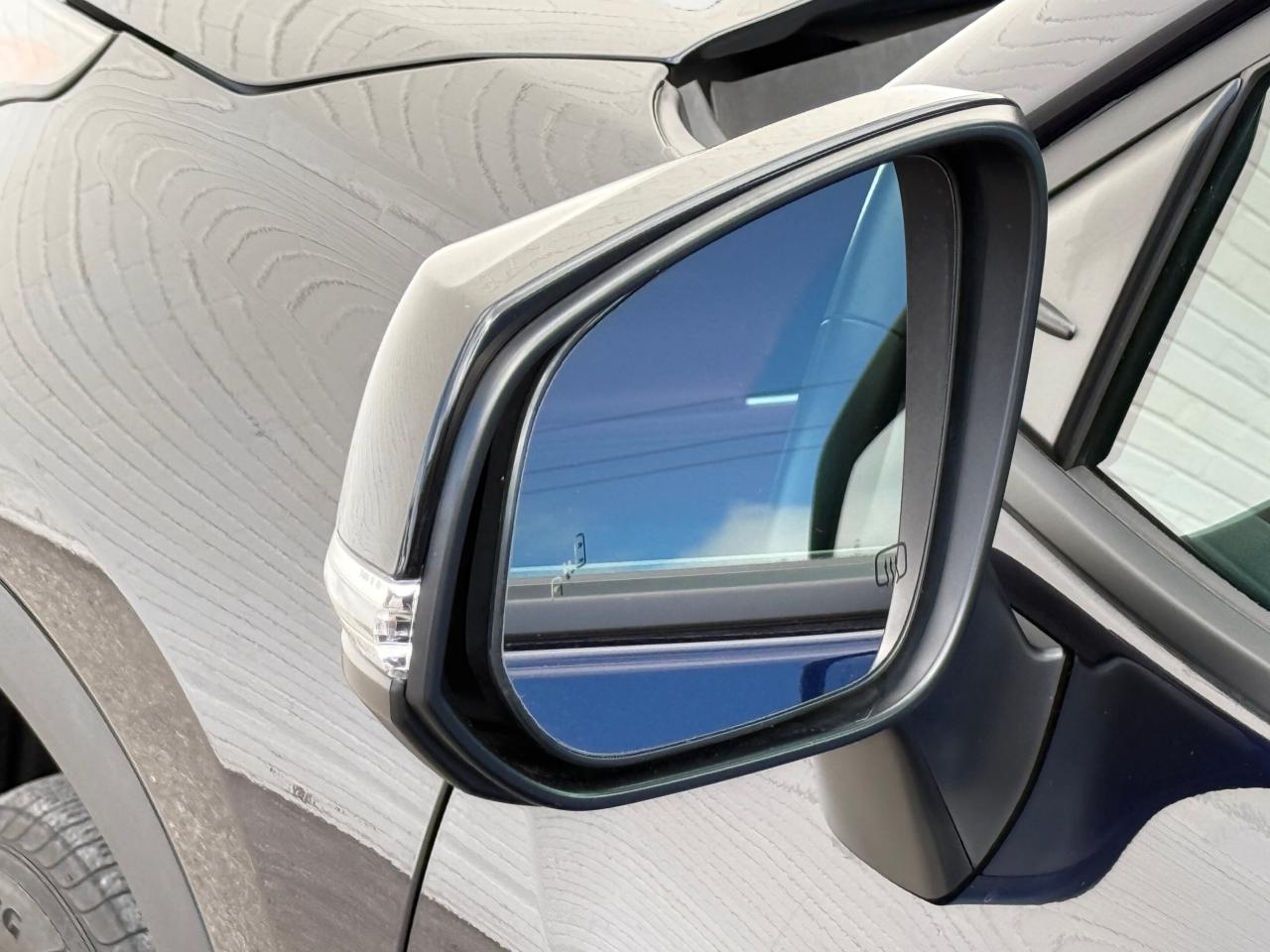 2022 Toyota Highlander XSE   AWD   NO ACCIDENT   SUNROOF   RED LEATHER SE Photo