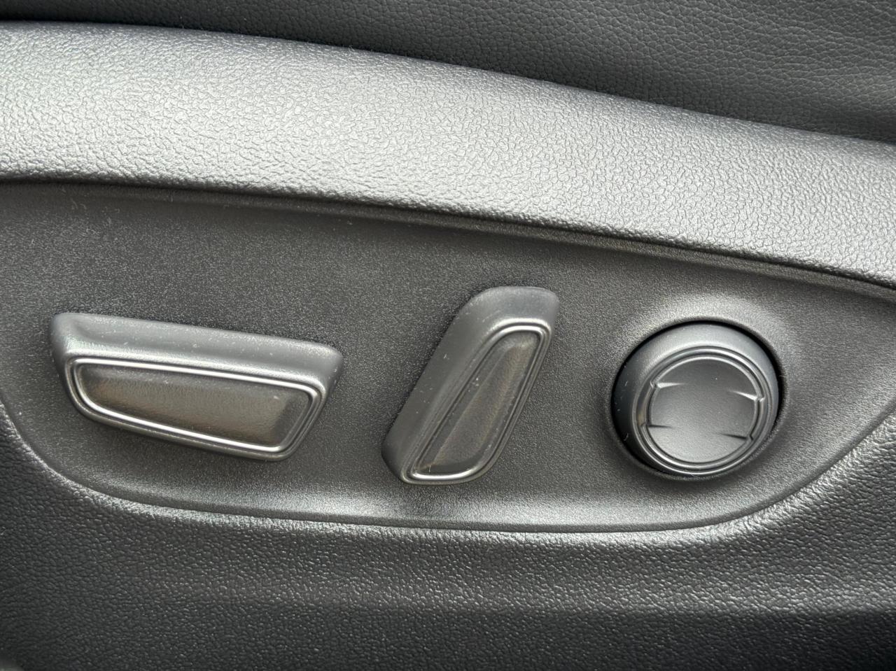 2022 Toyota Highlander XSE   AWD   NO ACCIDENT   SUNROOF   RED LEATHER SE Photo