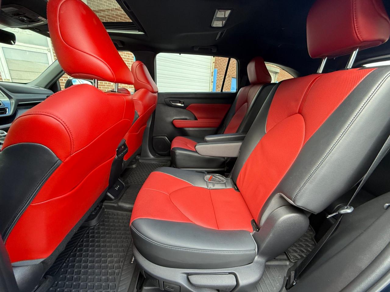 2022 Toyota Highlander XSE   AWD   NO ACCIDENT   SUNROOF   RED LEATHER SE Photo