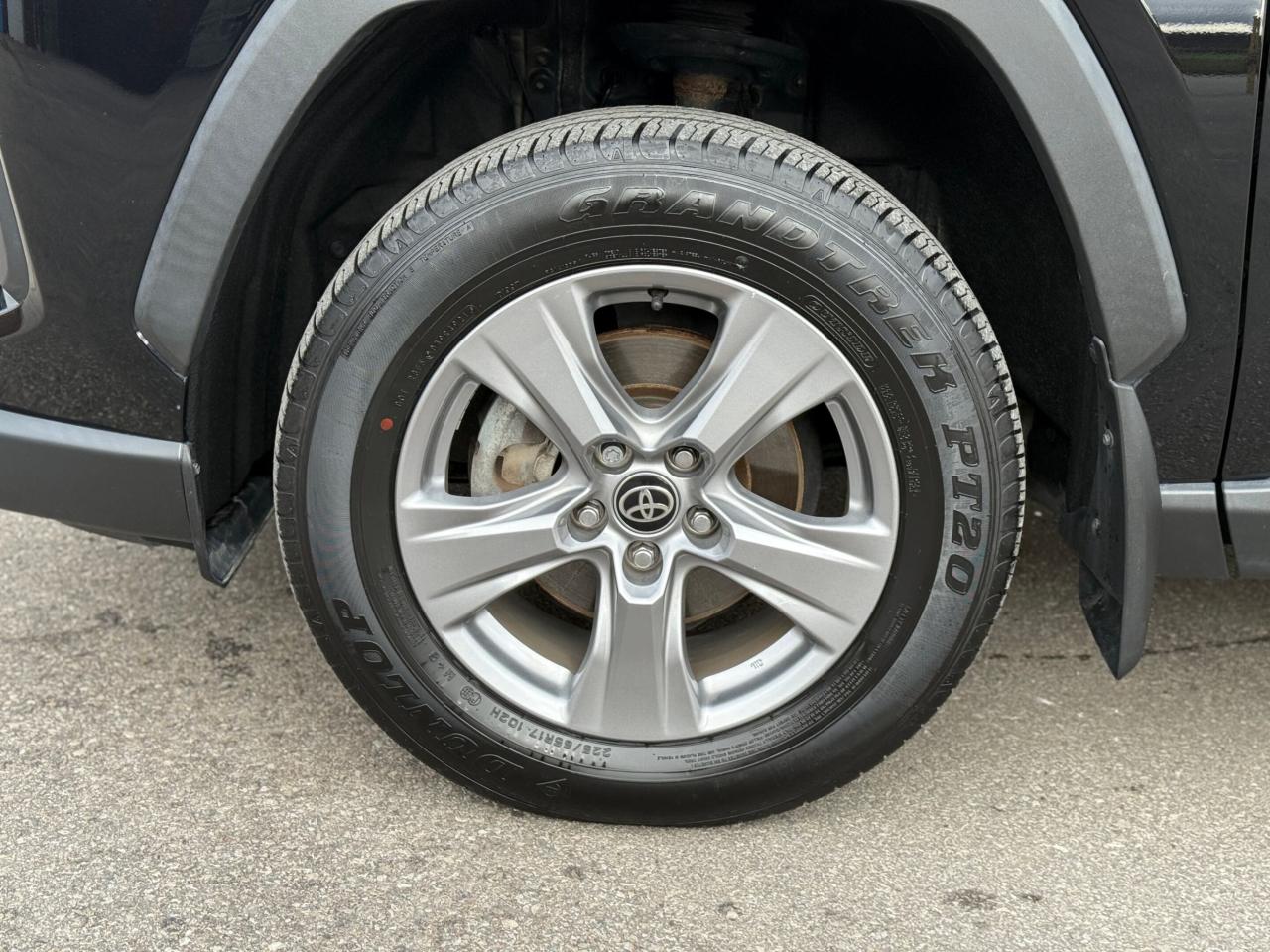 2022 Toyota RAV4 XLE   AWD   NO ACCIDENT   ONE OWNER Photo