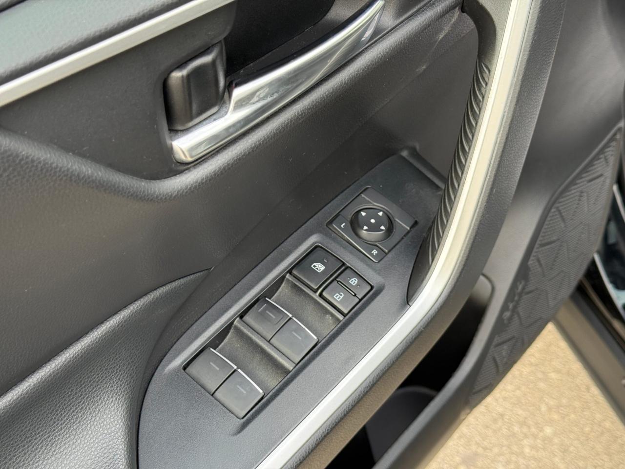 2022 Toyota RAV4 XLE   AWD   NO ACCIDENT   ONE OWNER Photo