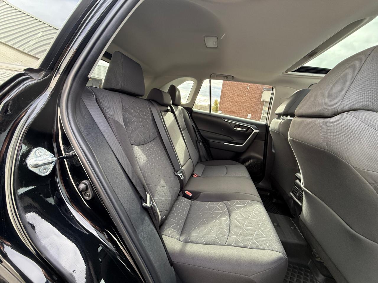 2022 Toyota RAV4 XLE   AWD   NO ACCIDENT   ONE OWNER Photo