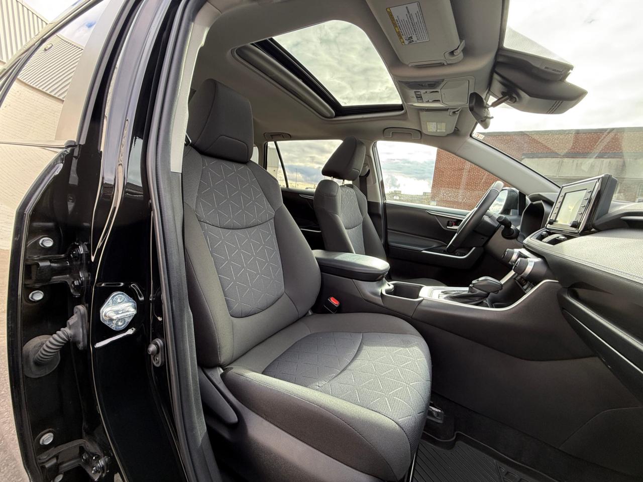 2022 Toyota RAV4 XLE   AWD   NO ACCIDENT   ONE OWNER Photo