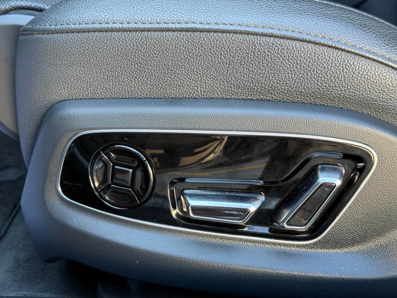 2022 Audi A8 LONG   S LINE   BANG&OLUFSEN    NO ACCIDENT   SOFT Photo