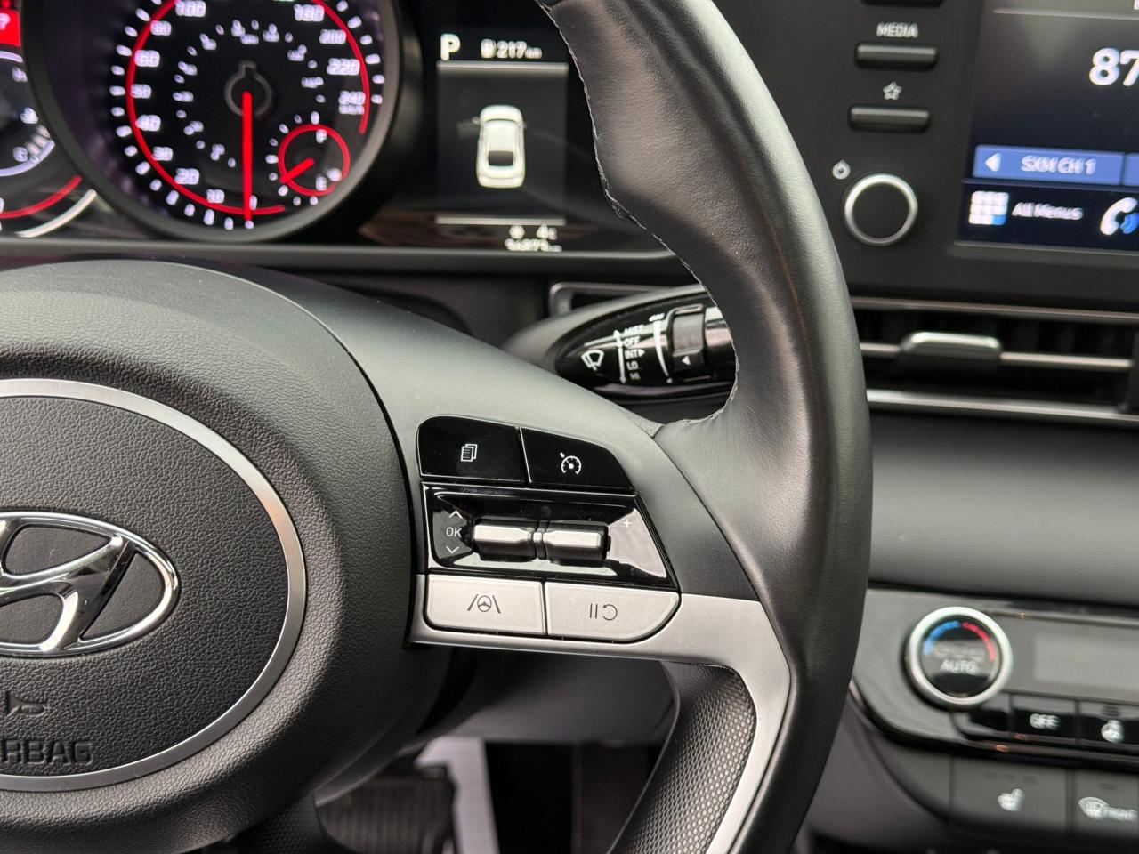 2022 Hyundai Elantra PREFERRED   SUN & TECH   NO ACCIDENT Photo