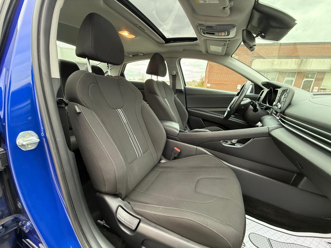 2022 Hyundai Elantra PREFERRED   SUN & TECH   NO ACCIDENT Photo