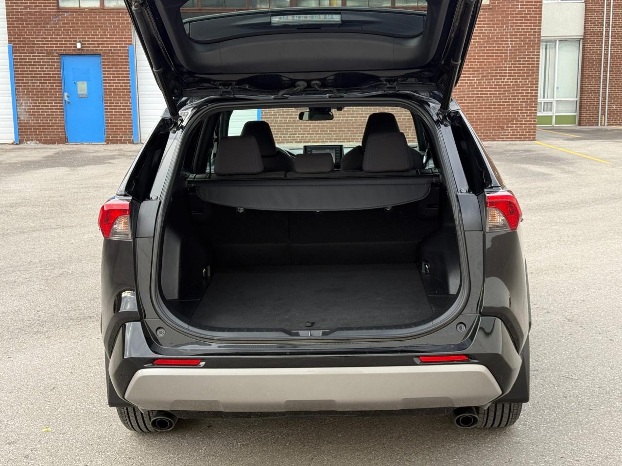 2022 Toyota RAV4 Hybrid SE   AWD   HYBRID   NO ACCIDENT   SUNROOF Photo