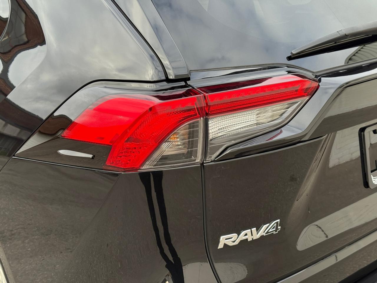 2022 Toyota RAV4 Hybrid SE   AWD   HYBRID   NO ACCIDENT   SUNROOF Photo