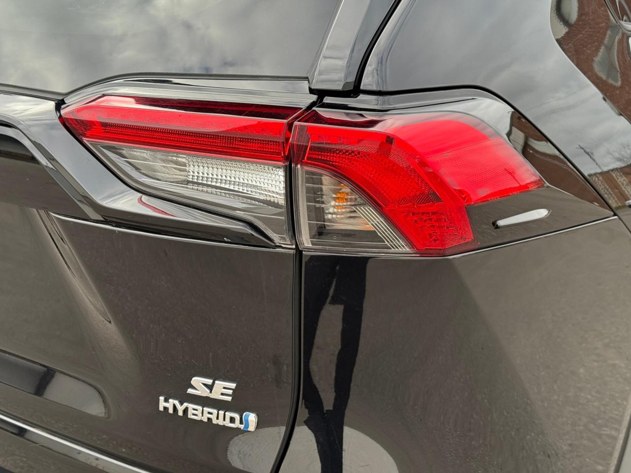 2022 Toyota RAV4 Hybrid SE   AWD   HYBRID   NO ACCIDENT   SUNROOF Photo