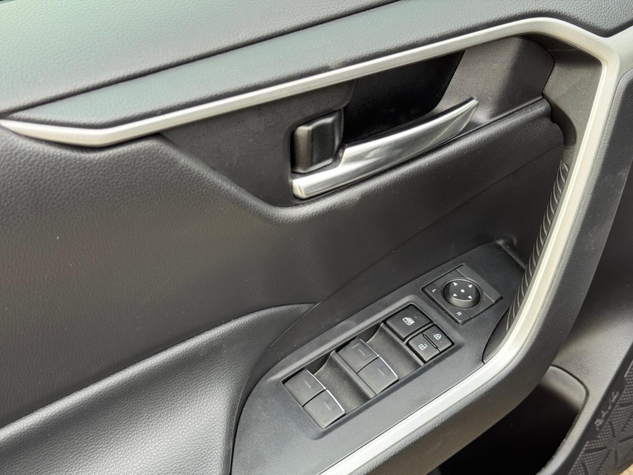 2022 Toyota RAV4 Hybrid SE   AWD   HYBRID   NO ACCIDENT   SUNROOF Photo