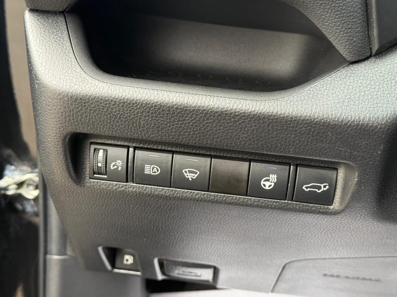 2022 Toyota RAV4 Hybrid SE   AWD   HYBRID   NO ACCIDENT   SUNROOF Photo