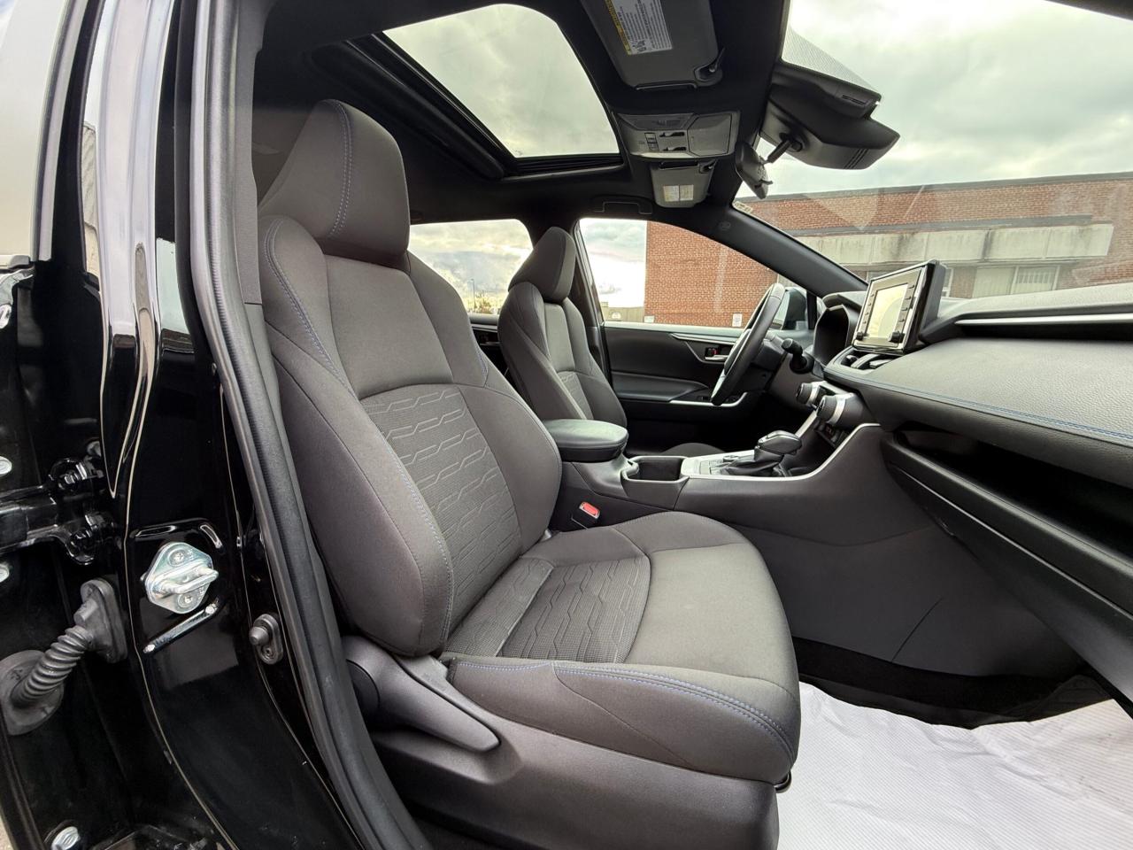 2022 Toyota RAV4 Hybrid SE   AWD   HYBRID   NO ACCIDENT   SUNROOF Photo