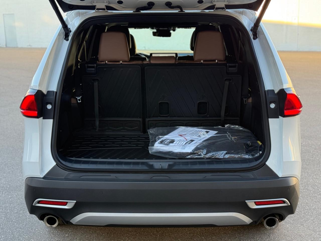 2025 Toyota Grand Highlander PLATINUM MAX   HYBRID   AWD   NO ACCIDENT   ONE OW Photo