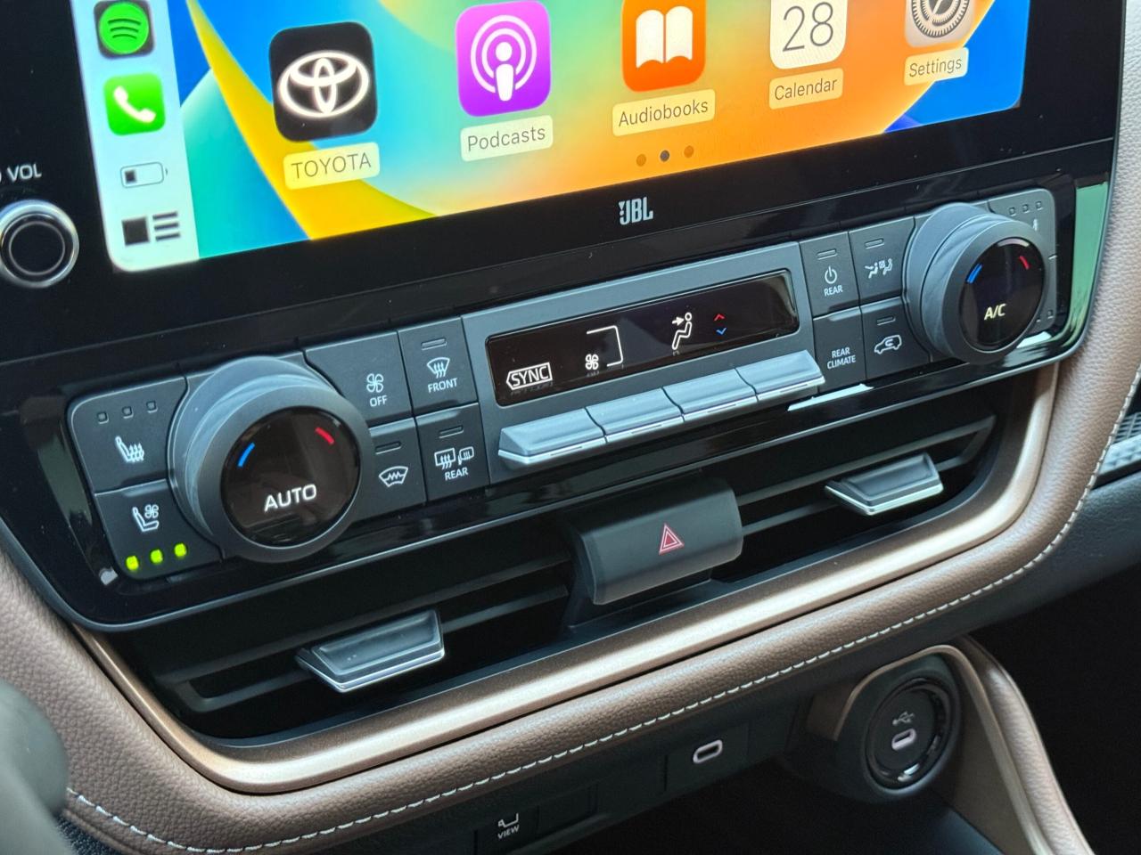 2025 Toyota Grand Highlander PLATINUM MAX   HYBRID   AWD   NO ACCIDENT   ONE OW Photo