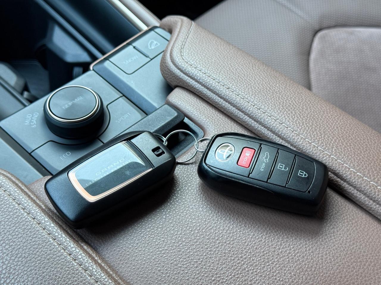 2025 Toyota Grand Highlander PLATINUM MAX   HYBRID   AWD   NO ACCIDENT   ONE OW Photo