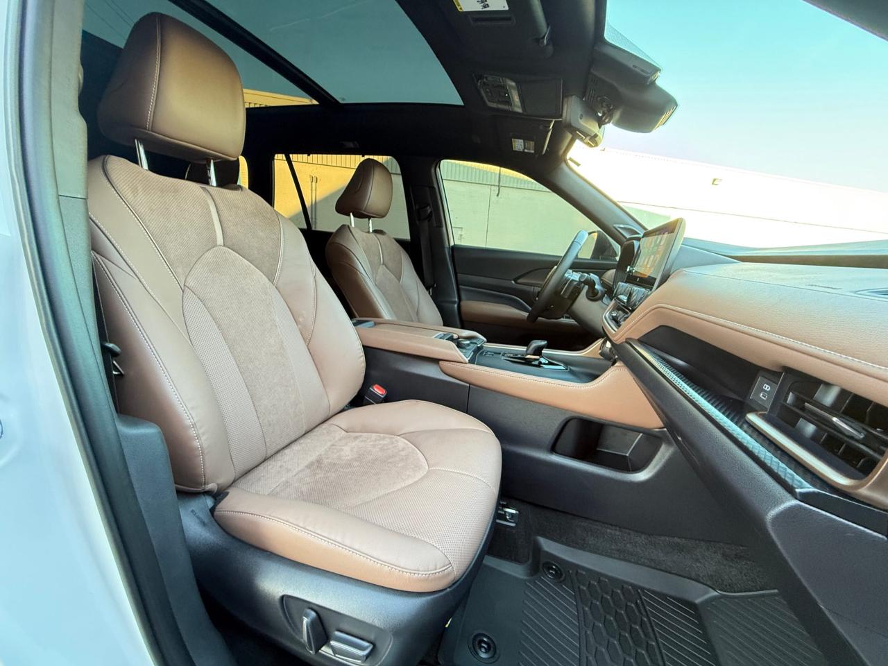 2025 Toyota Grand Highlander PLATINUM MAX   HYBRID   AWD   NO ACCIDENT   ONE OW Photo