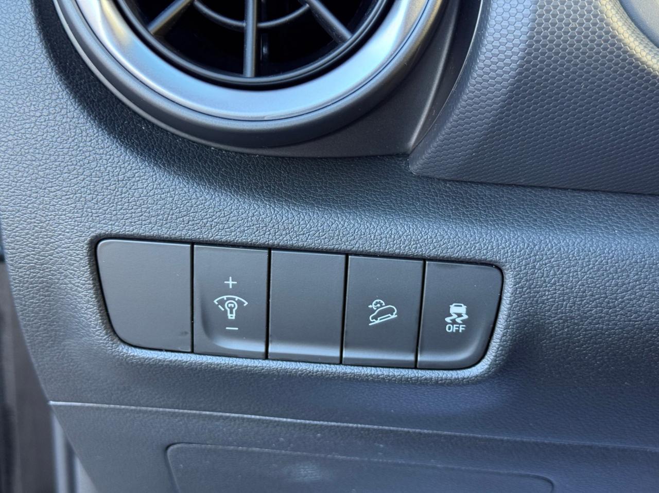 2022 Hyundai KONA ESSENTIAL   AWD   NO ACCIDENT   ONE OWNER Photo