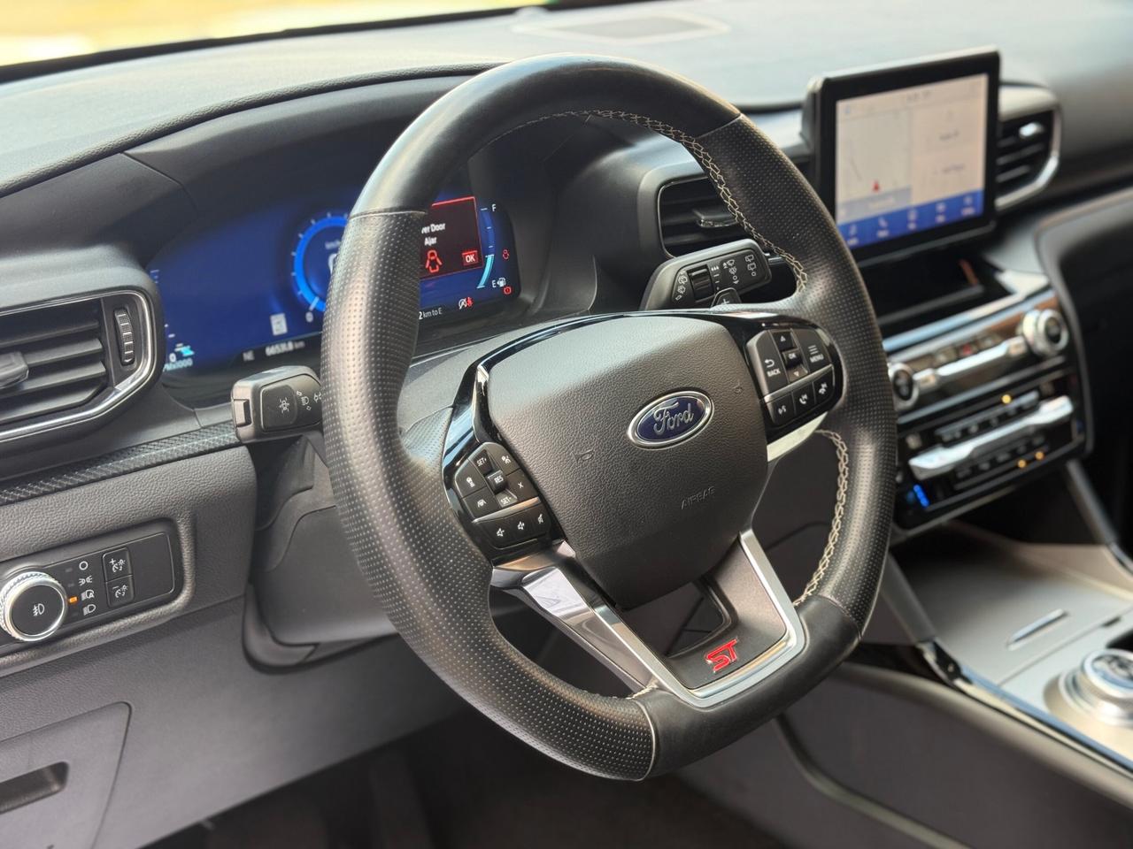 2021 Ford Explorer ST   4WD    NO ACCIDENT   B&O SOUND   360 CAMERA Photo