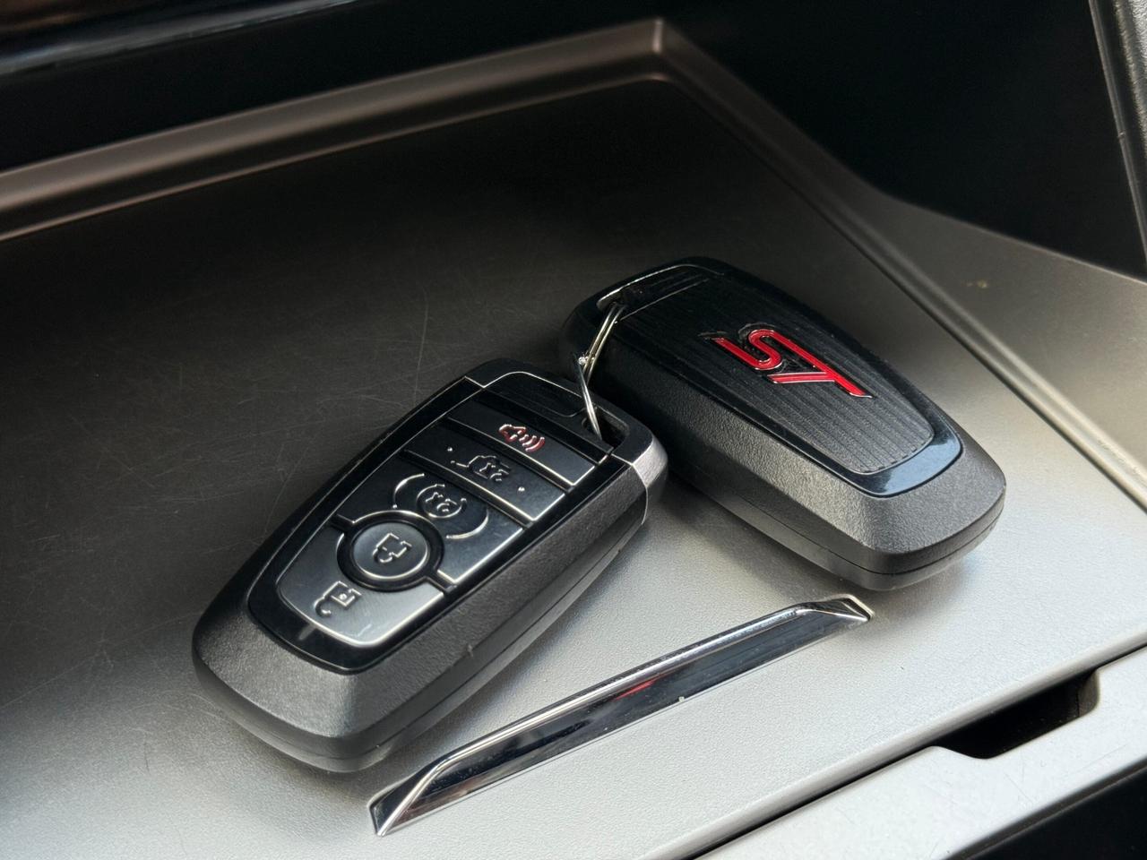 2021 Ford Explorer ST   4WD    NO ACCIDENT   B&O SOUND   360 CAMERA Photo