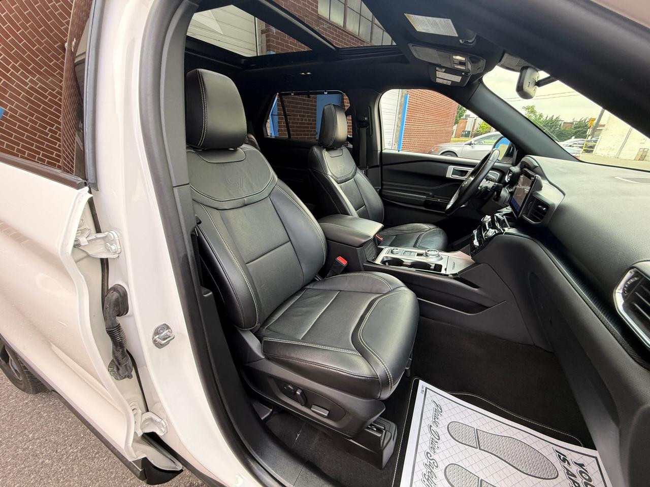 2021 Ford Explorer ST   4WD    NO ACCIDENT   B&O SOUND   360 CAMERA Photo