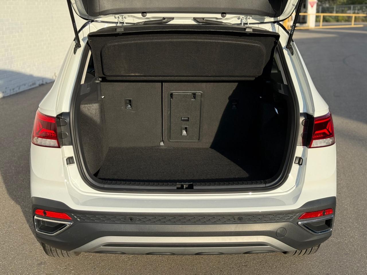 2024 Volkswagen Taos HIGHLINE   NO ACCIDENT   PANOMARIC SUNROOF   VENTI Photo