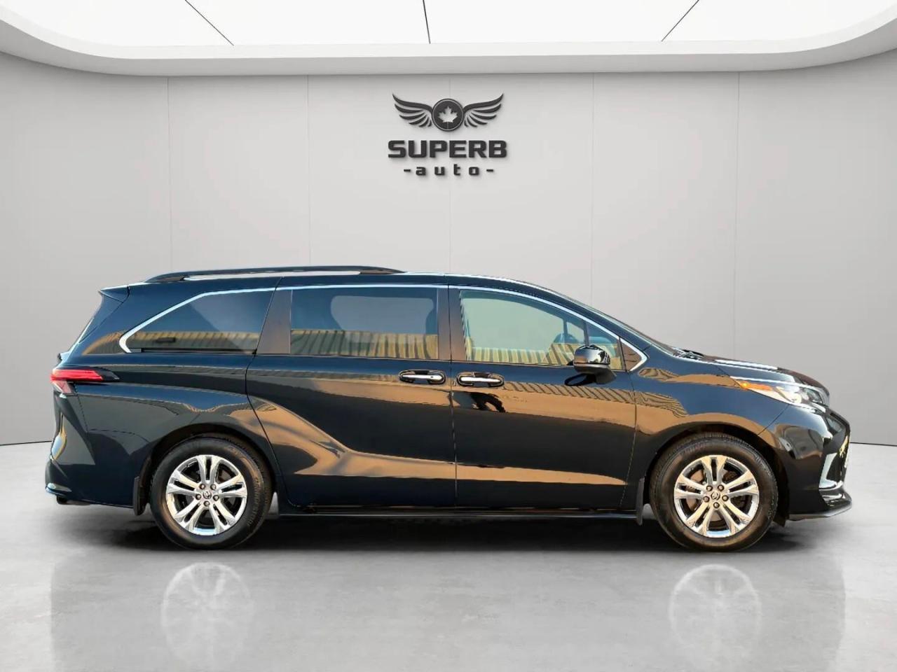 2022 Toyota Sienna XSE   AWD   HYBRID   NO ACCIDENT Photo