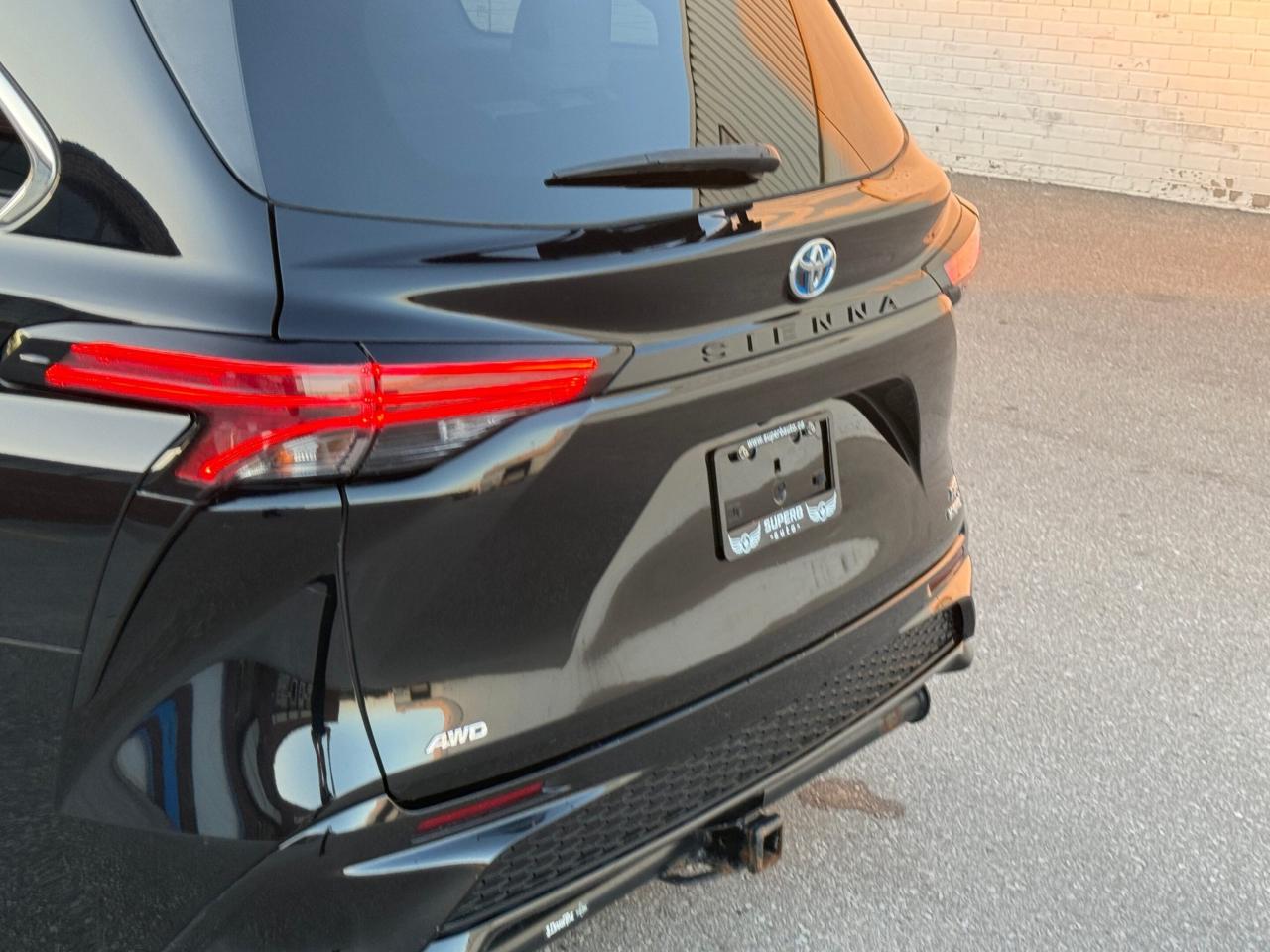 2022 Toyota Sienna XSE   AWD   HYBRID   NO ACCIDENT Photo