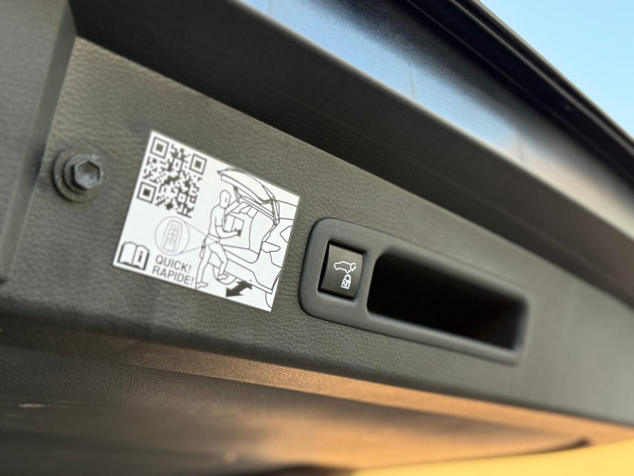 2022 Toyota Sienna XSE   AWD   HYBRID   NO ACCIDENT Photo