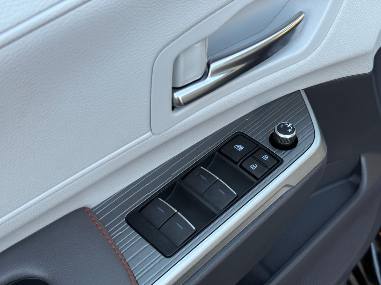 2022 Toyota Sienna XSE   AWD   HYBRID   NO ACCIDENT Photo