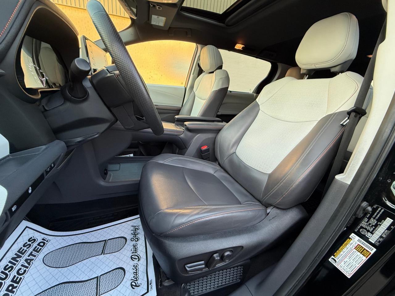 2022 Toyota Sienna XSE   AWD   HYBRID   NO ACCIDENT Photo