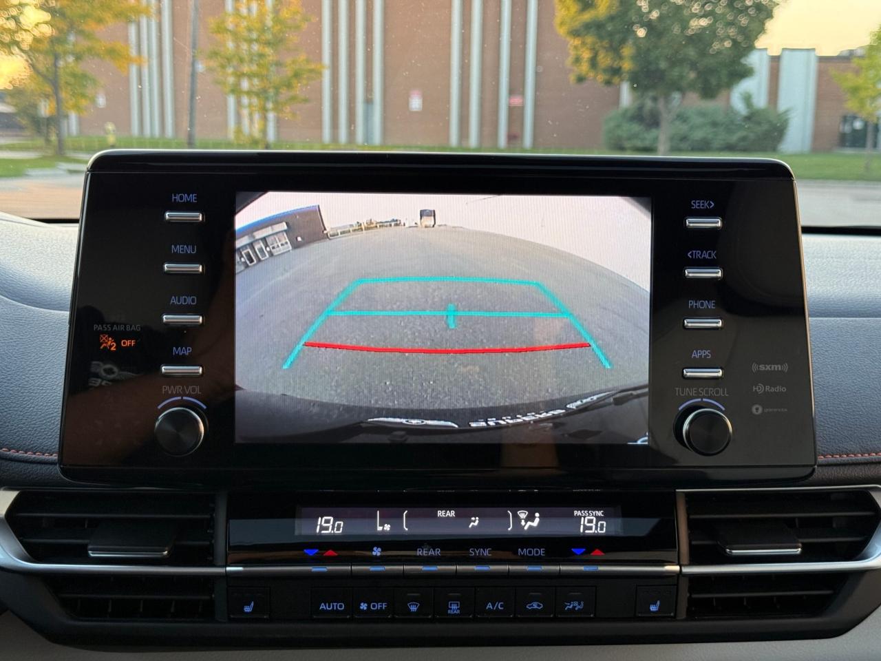 2022 Toyota Sienna XSE   AWD   HYBRID   NO ACCIDENT Photo