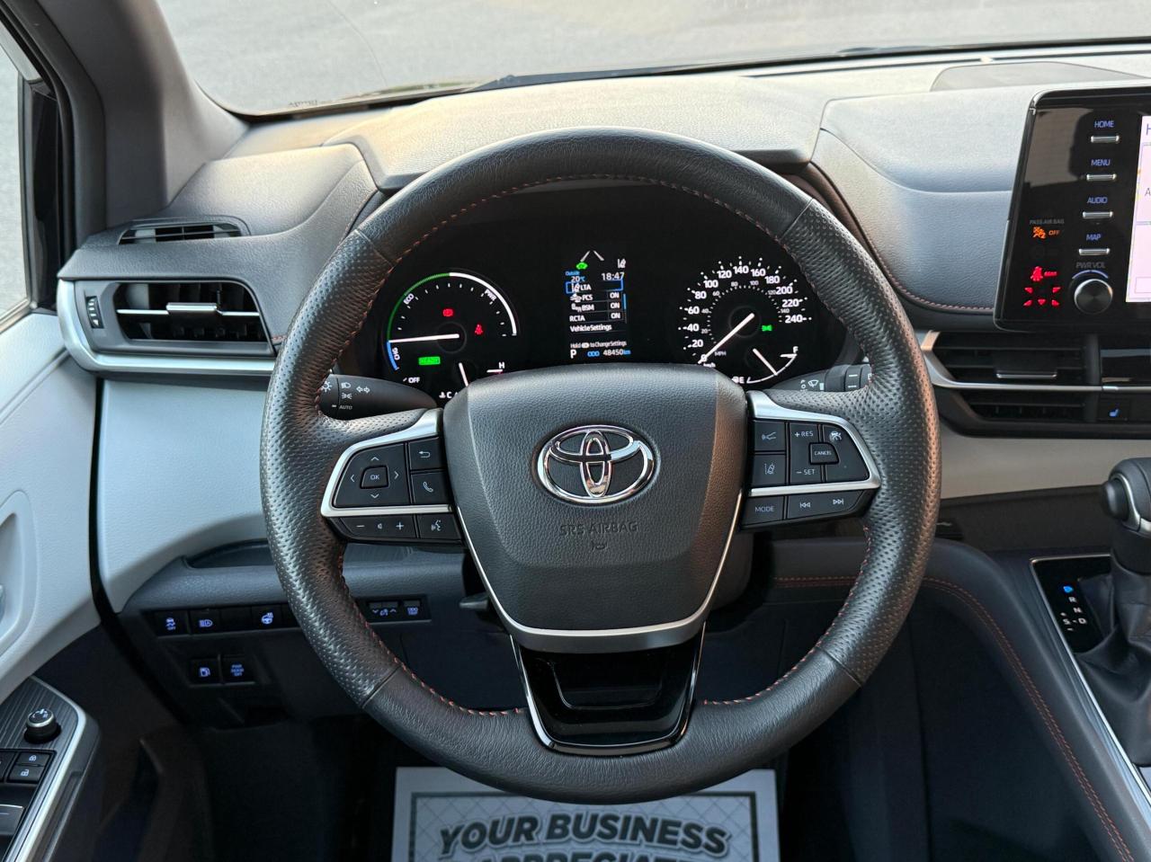 2022 Toyota Sienna XSE   AWD   HYBRID   NO ACCIDENT Photo