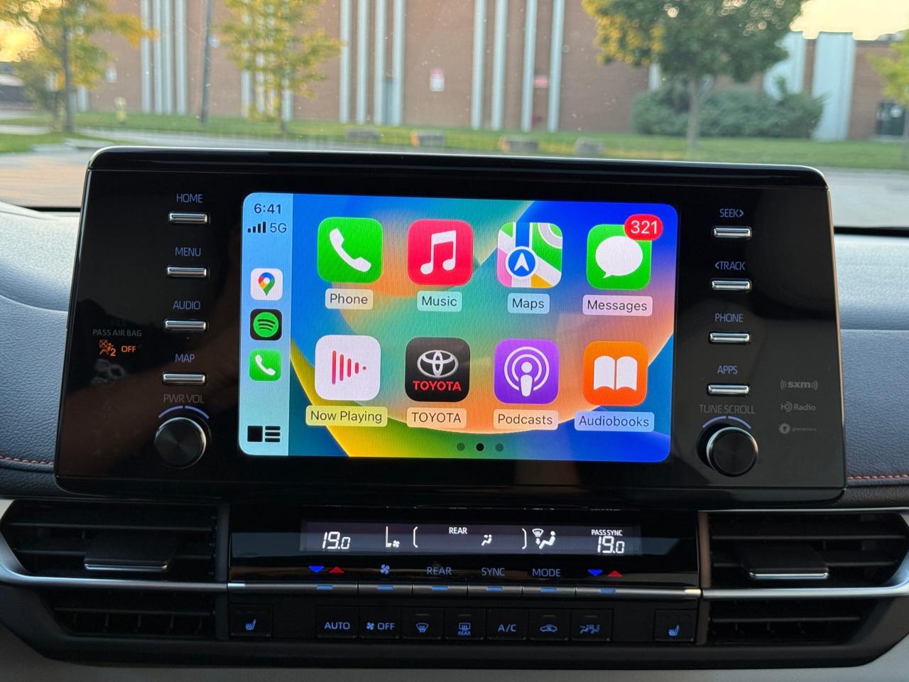 2022 Toyota Sienna XSE   AWD   HYBRID   NO ACCIDENT Photo