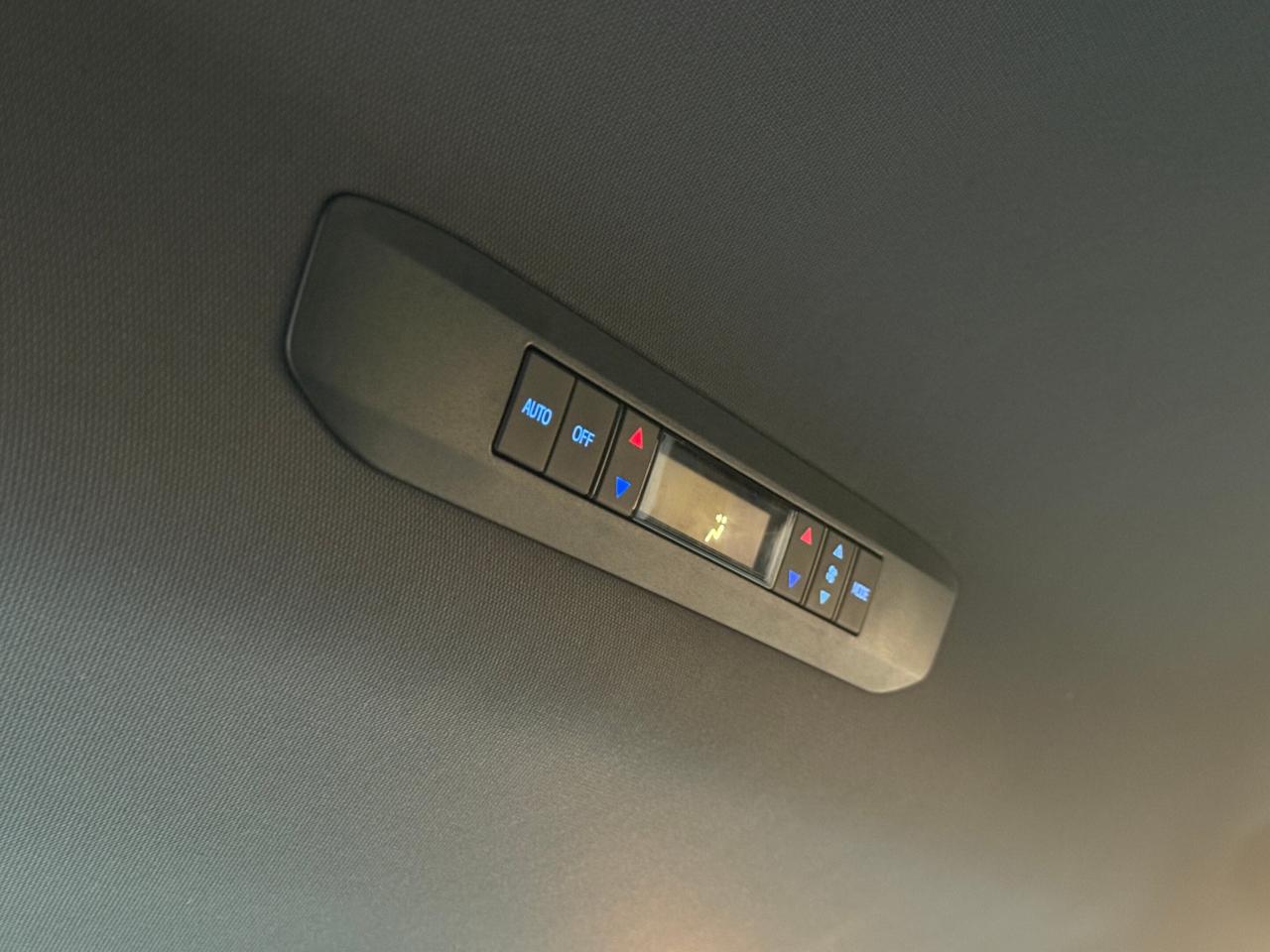 2022 Toyota Sienna XSE   AWD   HYBRID   NO ACCIDENT Photo