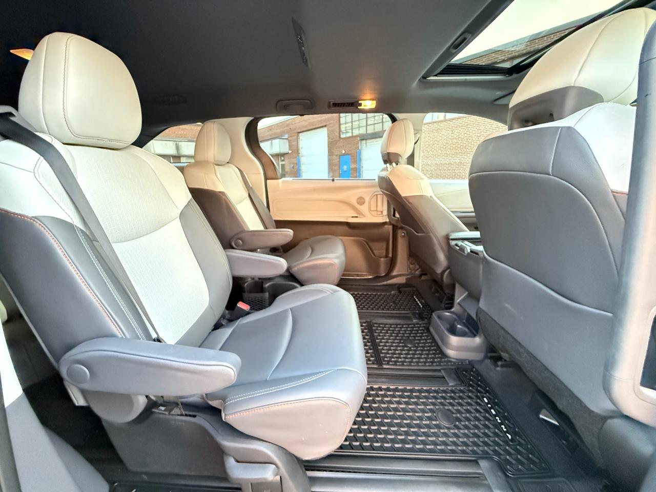 2022 Toyota Sienna XSE   AWD   HYBRID   NO ACCIDENT Photo