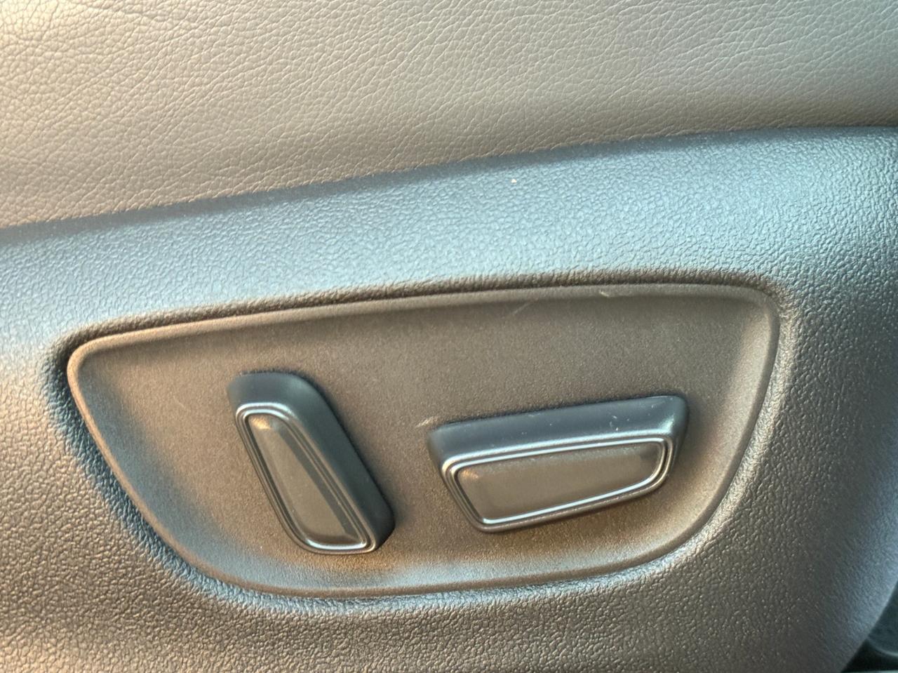 2022 Toyota Sienna XSE   AWD   HYBRID   NO ACCIDENT Photo