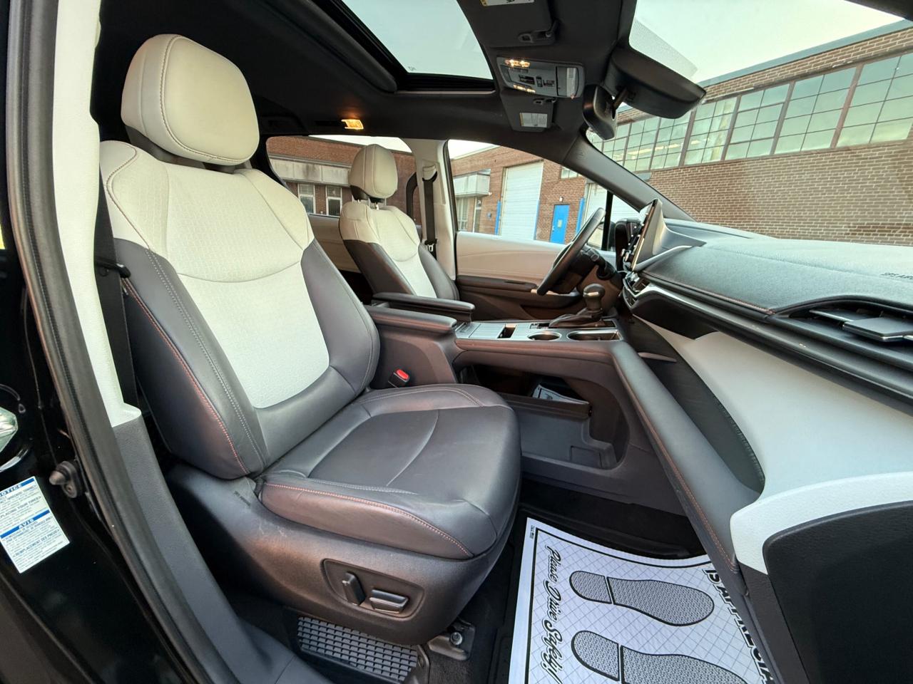 2022 Toyota Sienna XSE   AWD   HYBRID   NO ACCIDENT Photo