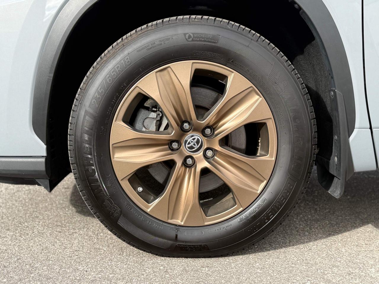 2022 Toyota Highlander Hybrid XLE   AWD   HYBRID   BRONZE EDITION   NO ACCIDENT Photo