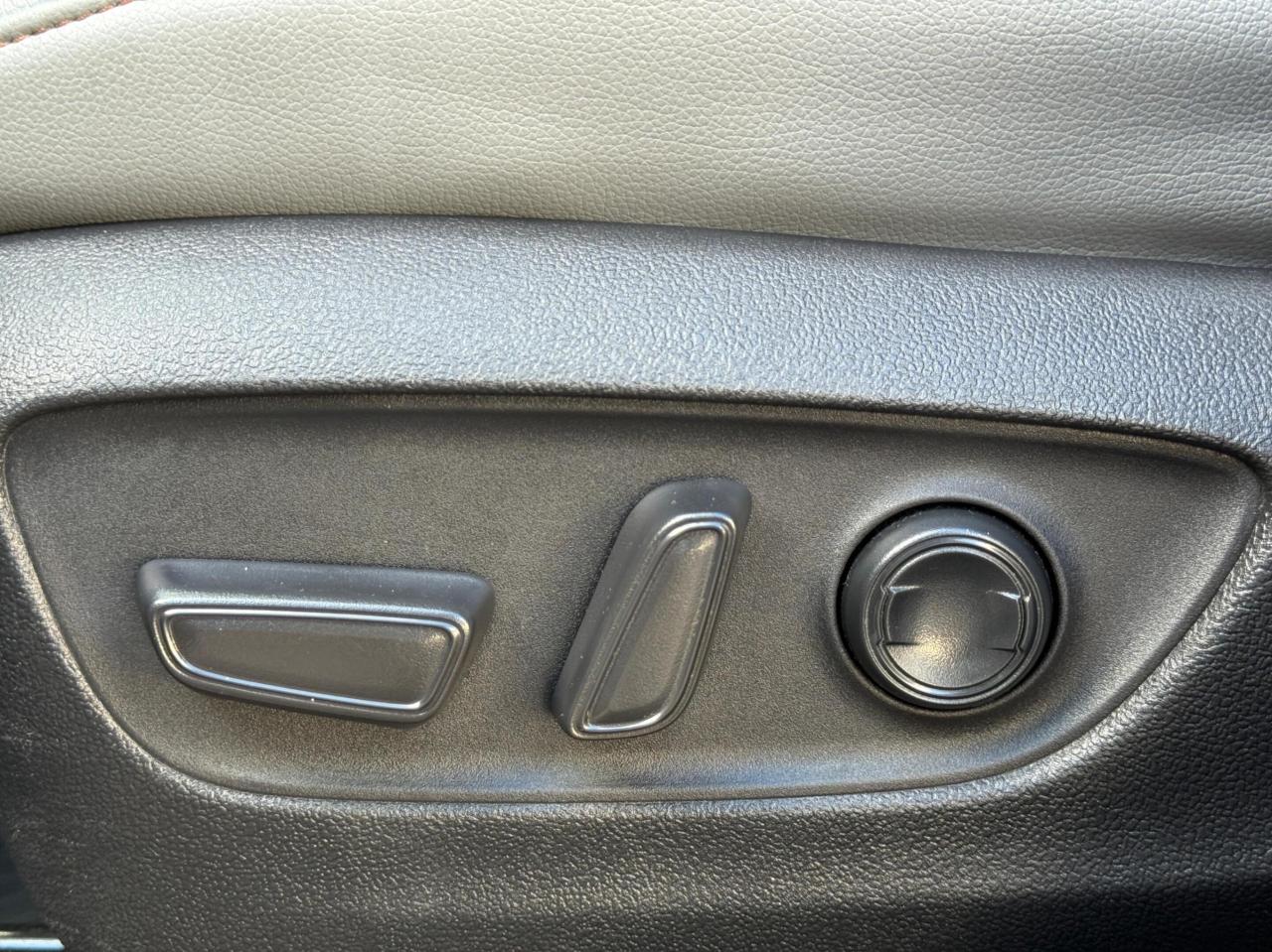 2022 Toyota Highlander Hybrid XLE   AWD   HYBRID   BRONZE EDITION   NO ACCIDENT Photo